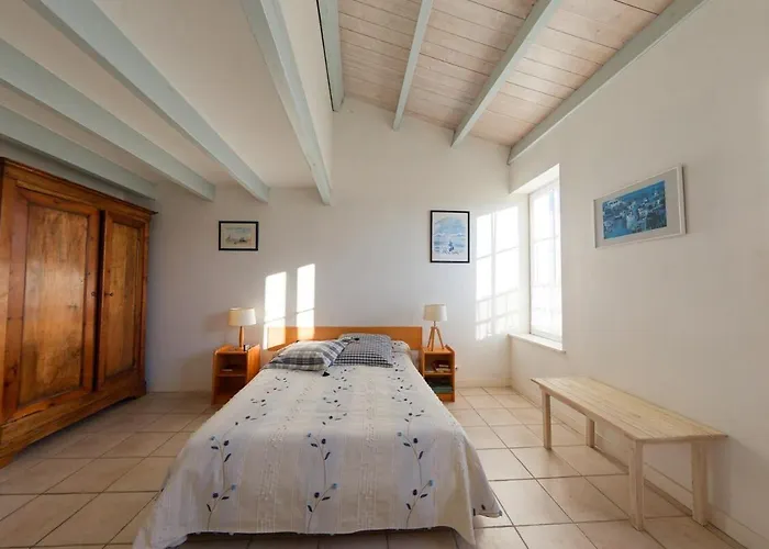 022 Le Petit Clos Villa